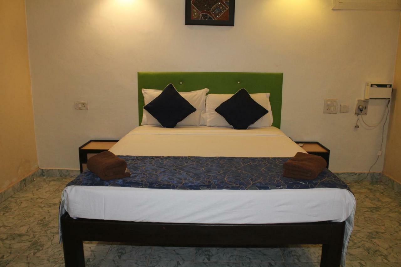 Dona Julia Beach Resort Calangute Exterior photo